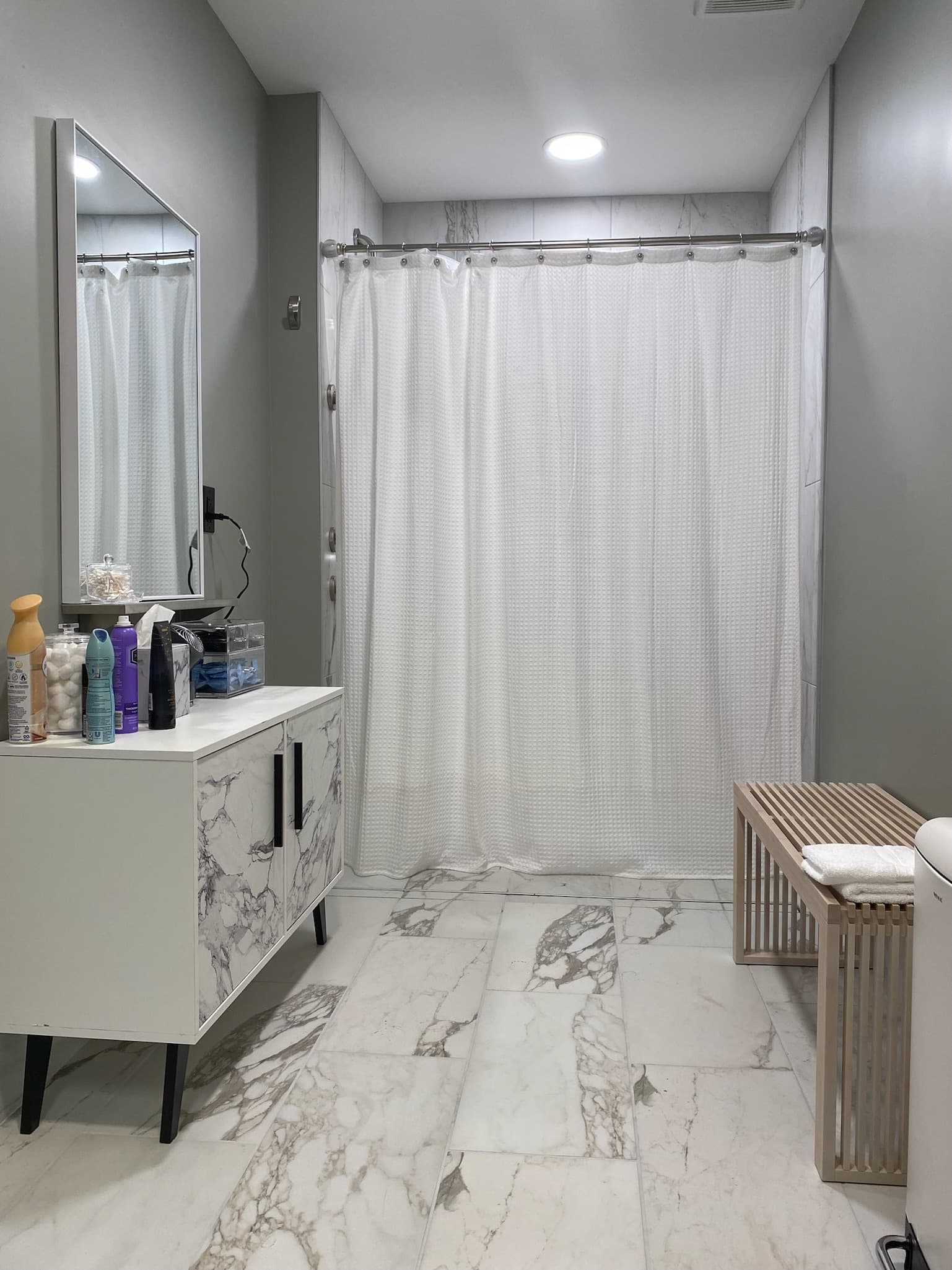 Studio shower and vanity